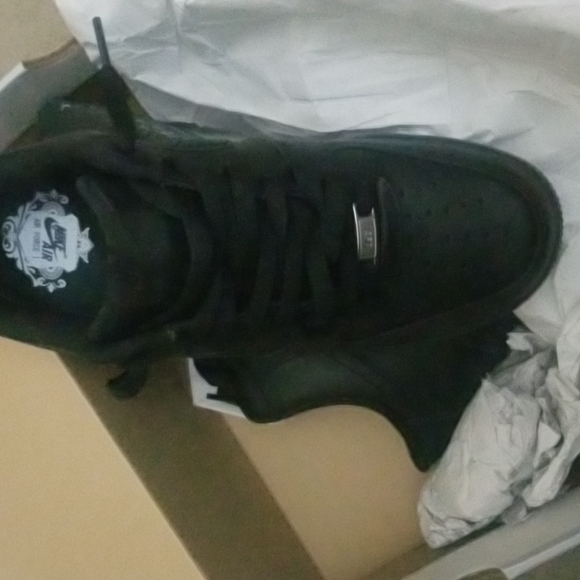 Black airforce 1's - Picture 3 of 3